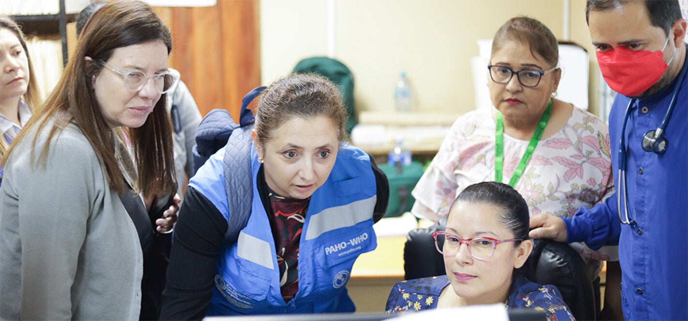 Fotografía del equipo técnico MINSA/OPS en trabajo de campo para el abordaje clínico de la diabtes.