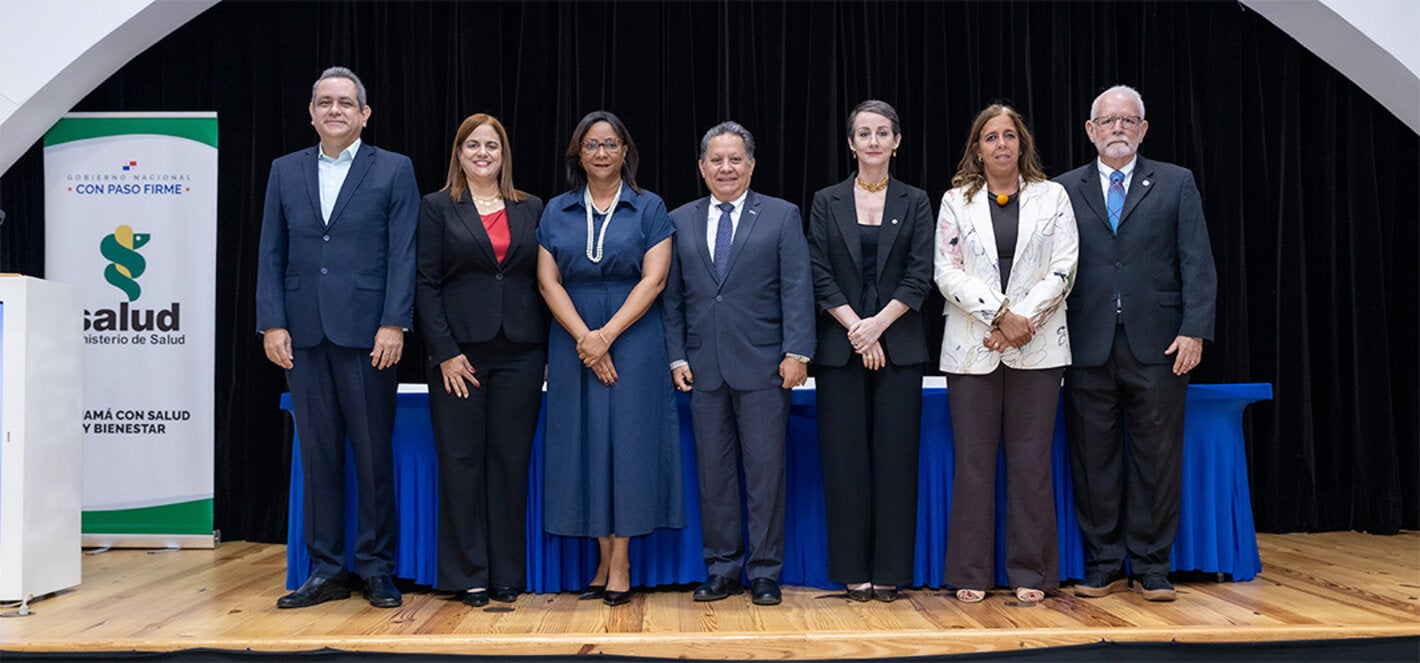 Fotografía grupal de autoridades durante la instación oficial de la Comisión Técnica Intersectorial de Salud Mental y Apoyo Psicosocial ante Emergencias y Desastres (CTI SMAPS).