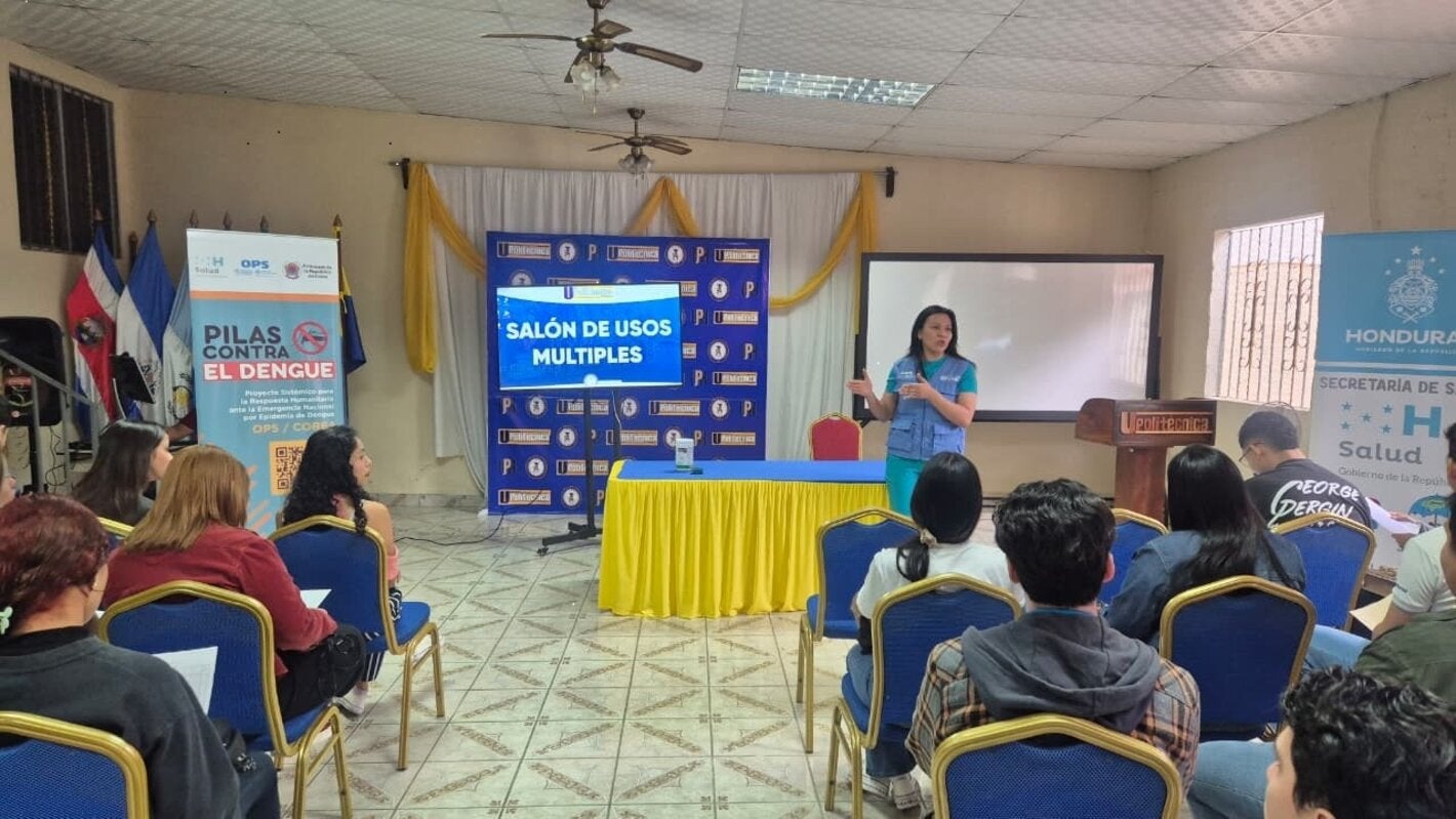 capacitando a jóvenes para el control larvario del dengue