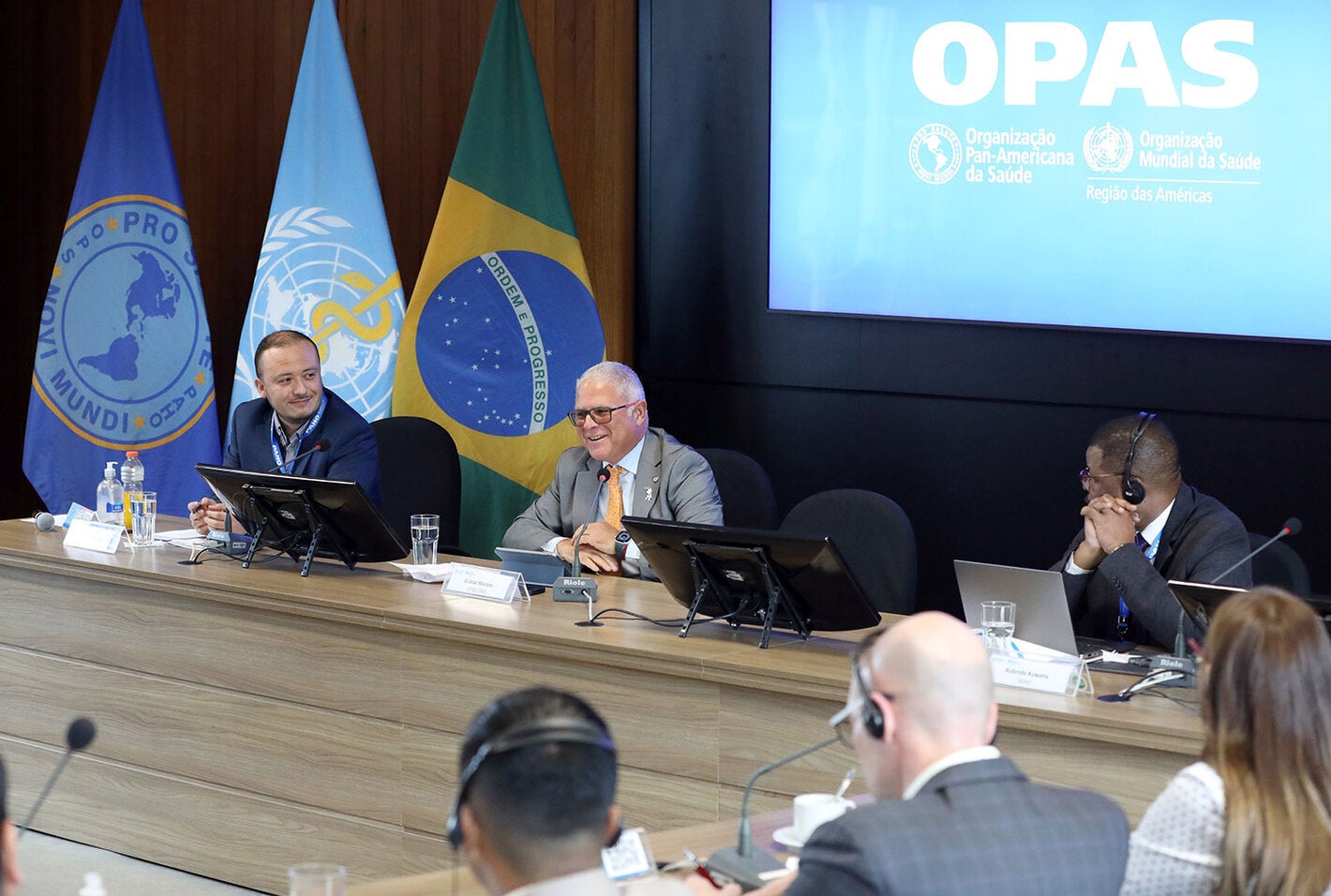 Mesa de abertura da Reunião, com a presença de autoridades