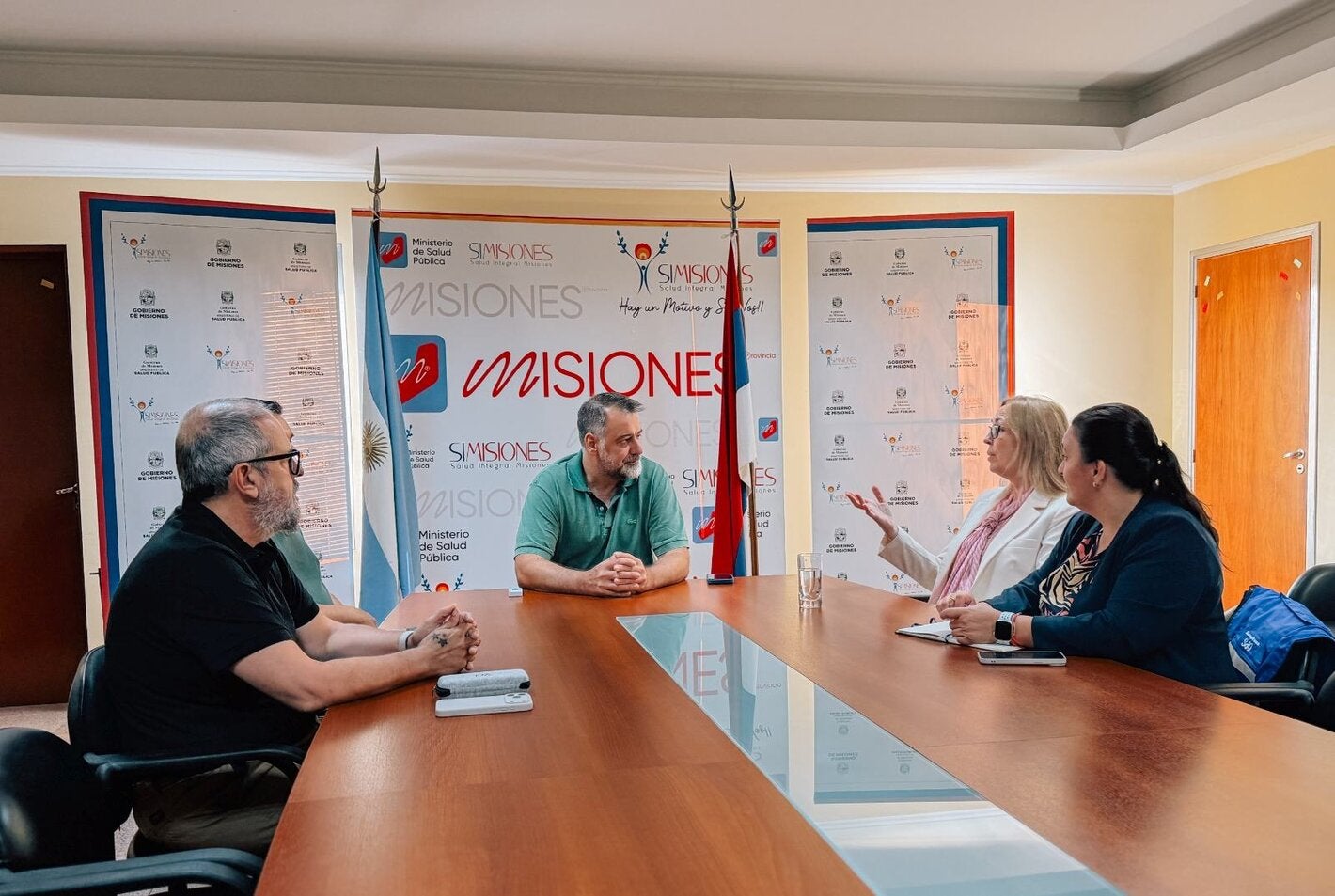 Foto del encuentro entre autoridades