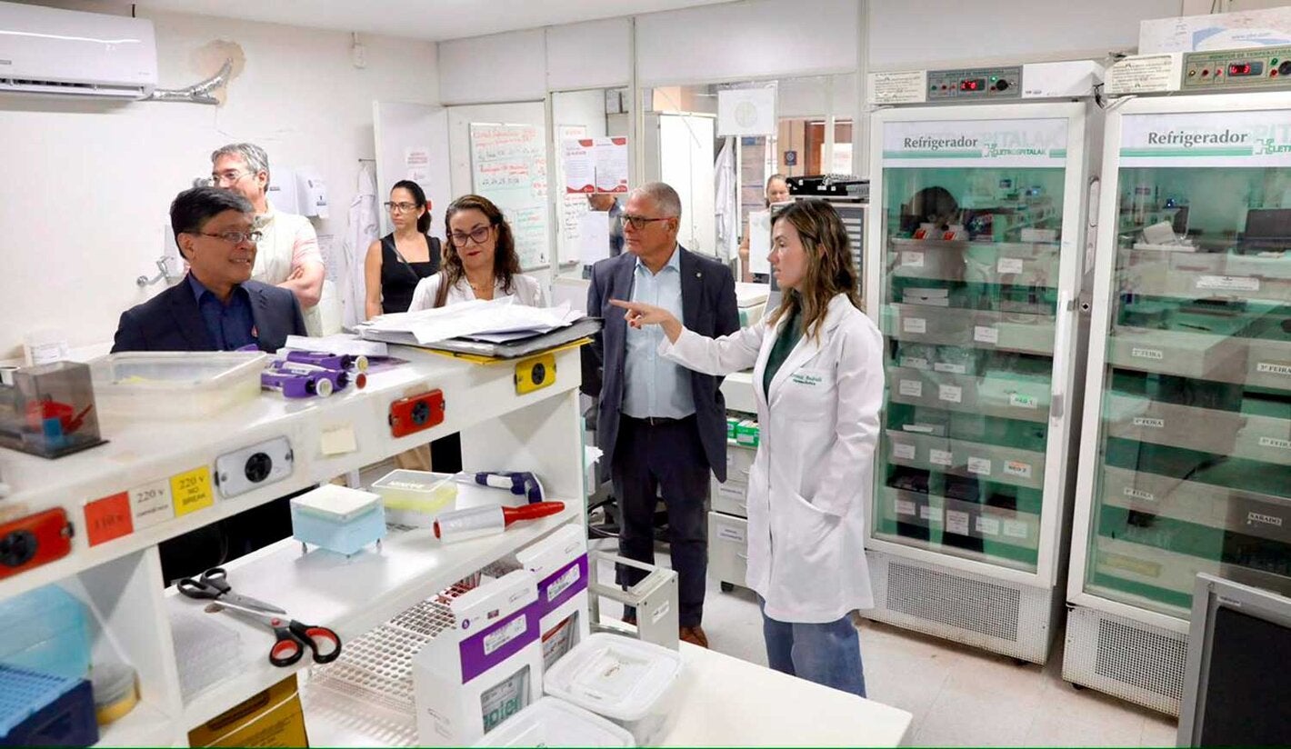 Representante da OPAS visita instalações do Hemocentro de Brasília