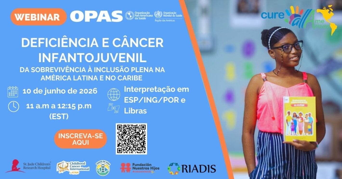 niña con un libro en la mano