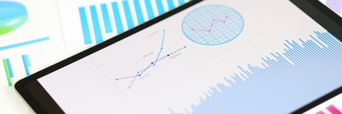pantalla con gráfico de análisis de datos