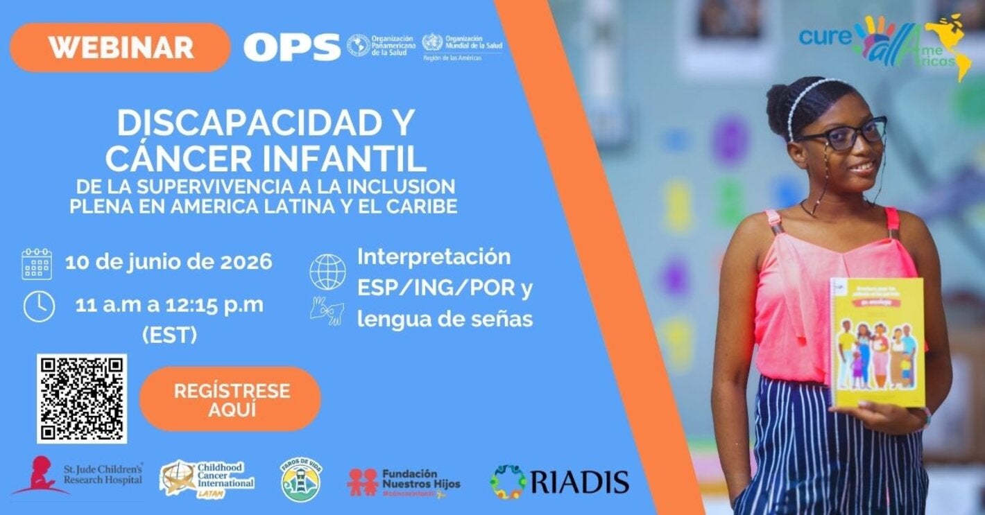 niña con un libro en la mano