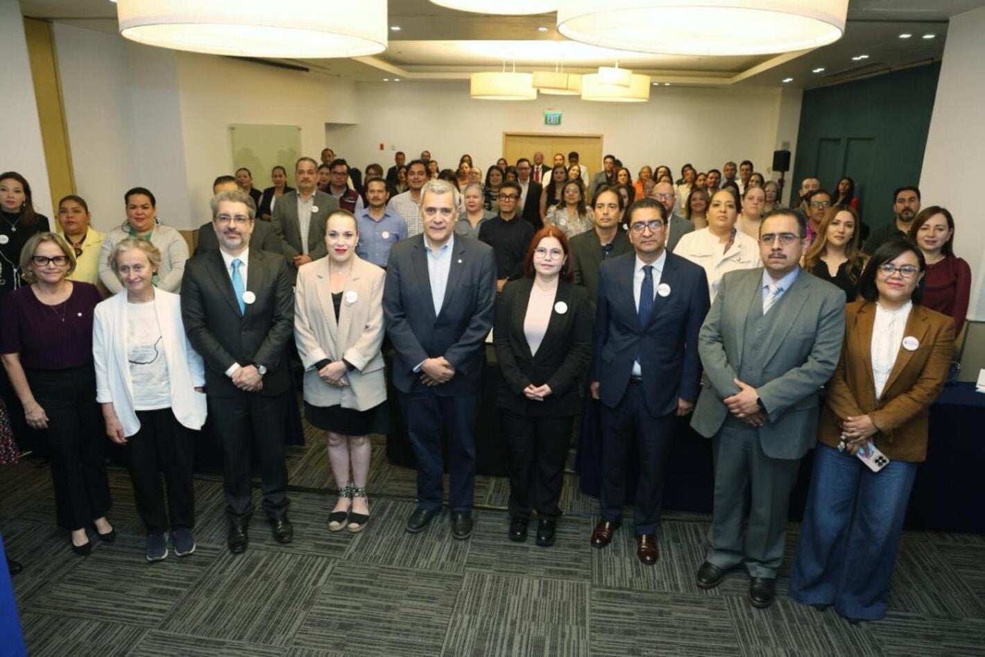 Participantes de las 32 entidades federativas y autoridades, durante la inauguración del taller nacional sobre suicidio
