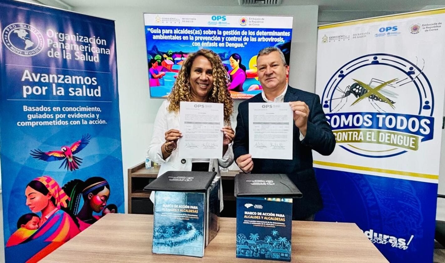 Representante entrega a la AMHON documento para la acción contra el dengue