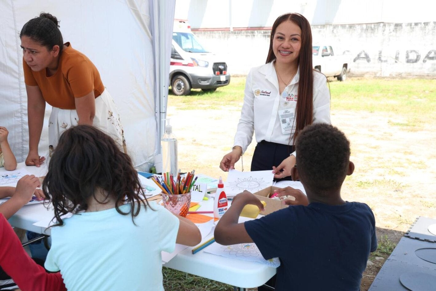Feria de Salud en Tapachula, Chiapas. Personal de salud estatal atiende a niñas y niños en temas de salud mental
