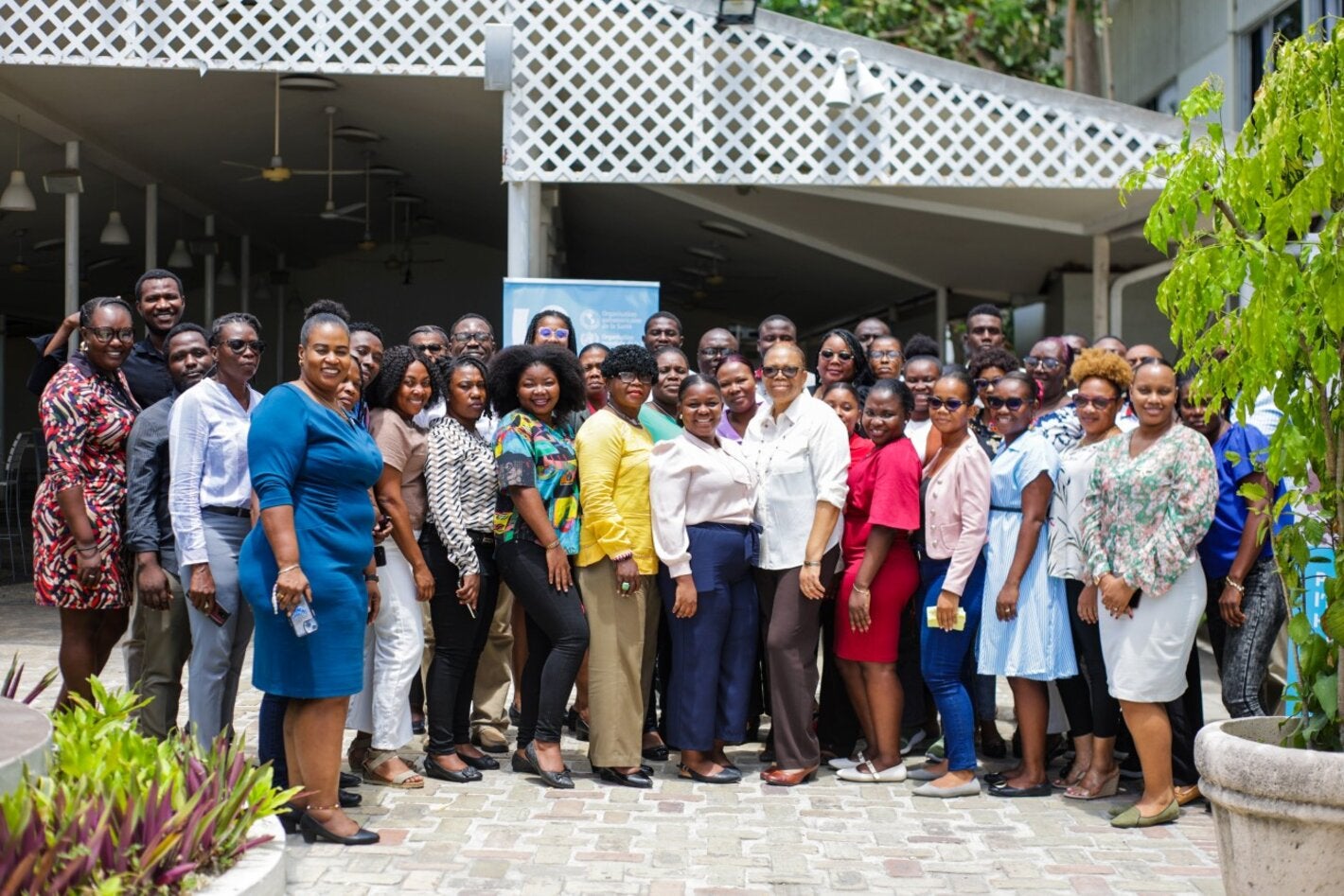 Participants.es de la formation prenant une photo de groupe