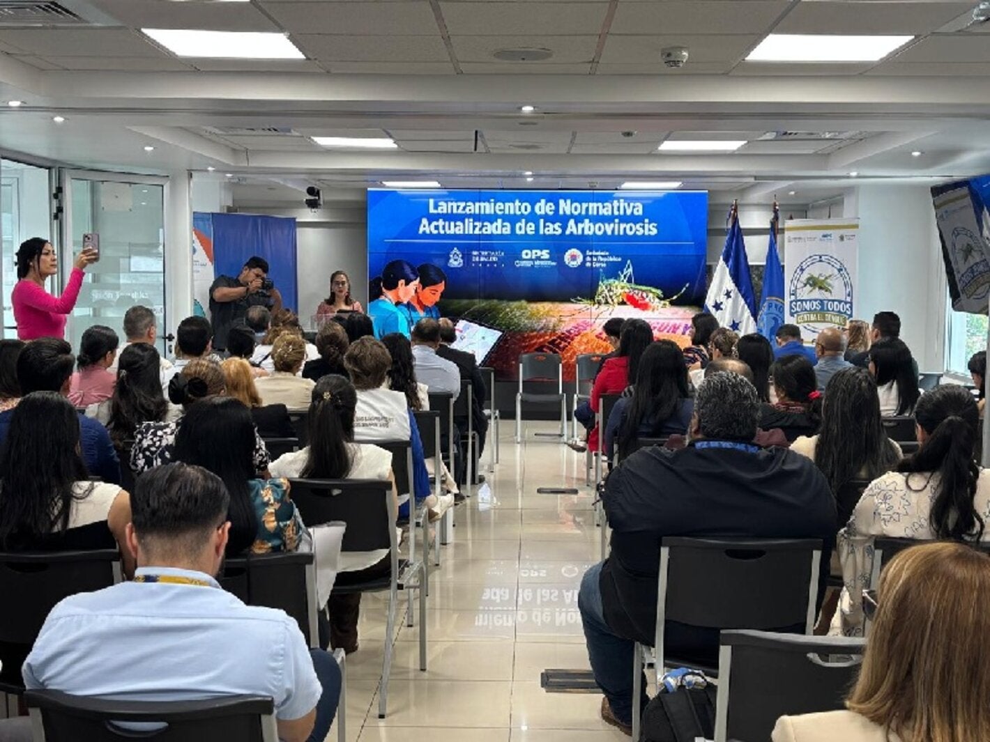 Vista del auditorio presentacion normativa dengue