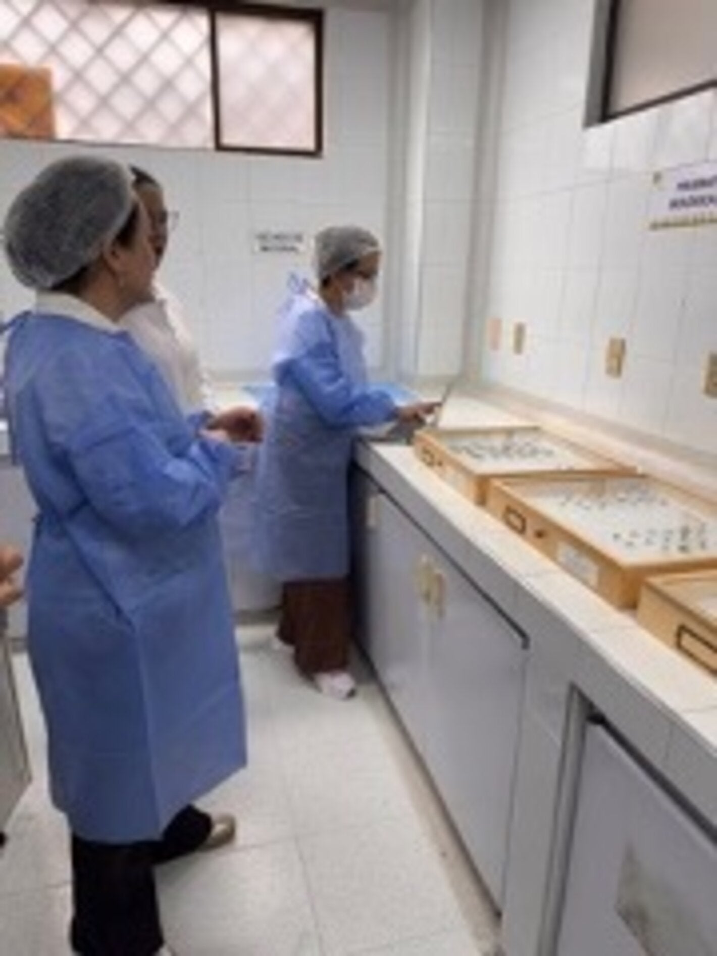 personas en un laboratorio