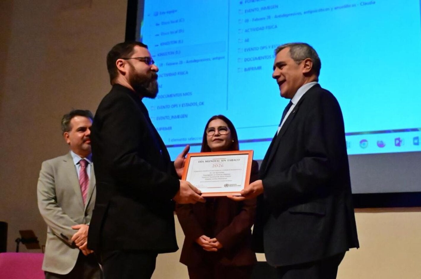 Inti Barrientos recibe Premio de la OMS
