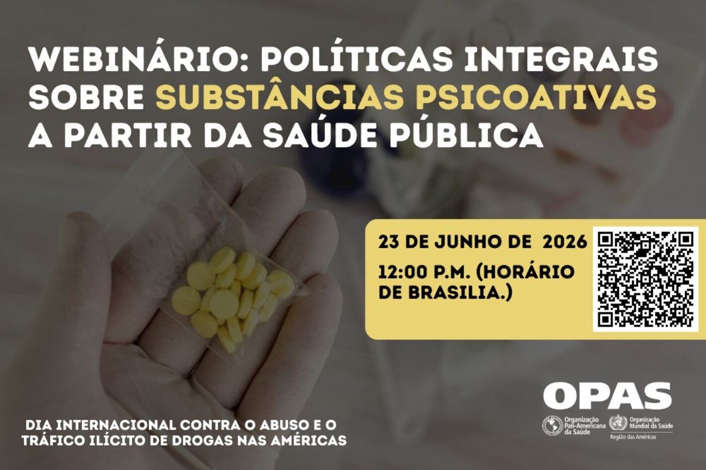 Comprimidos amarelos na mão de um profissional de saúde. O cartão traz o título do webinar, bem como a data e o horário, além de um código QR.
