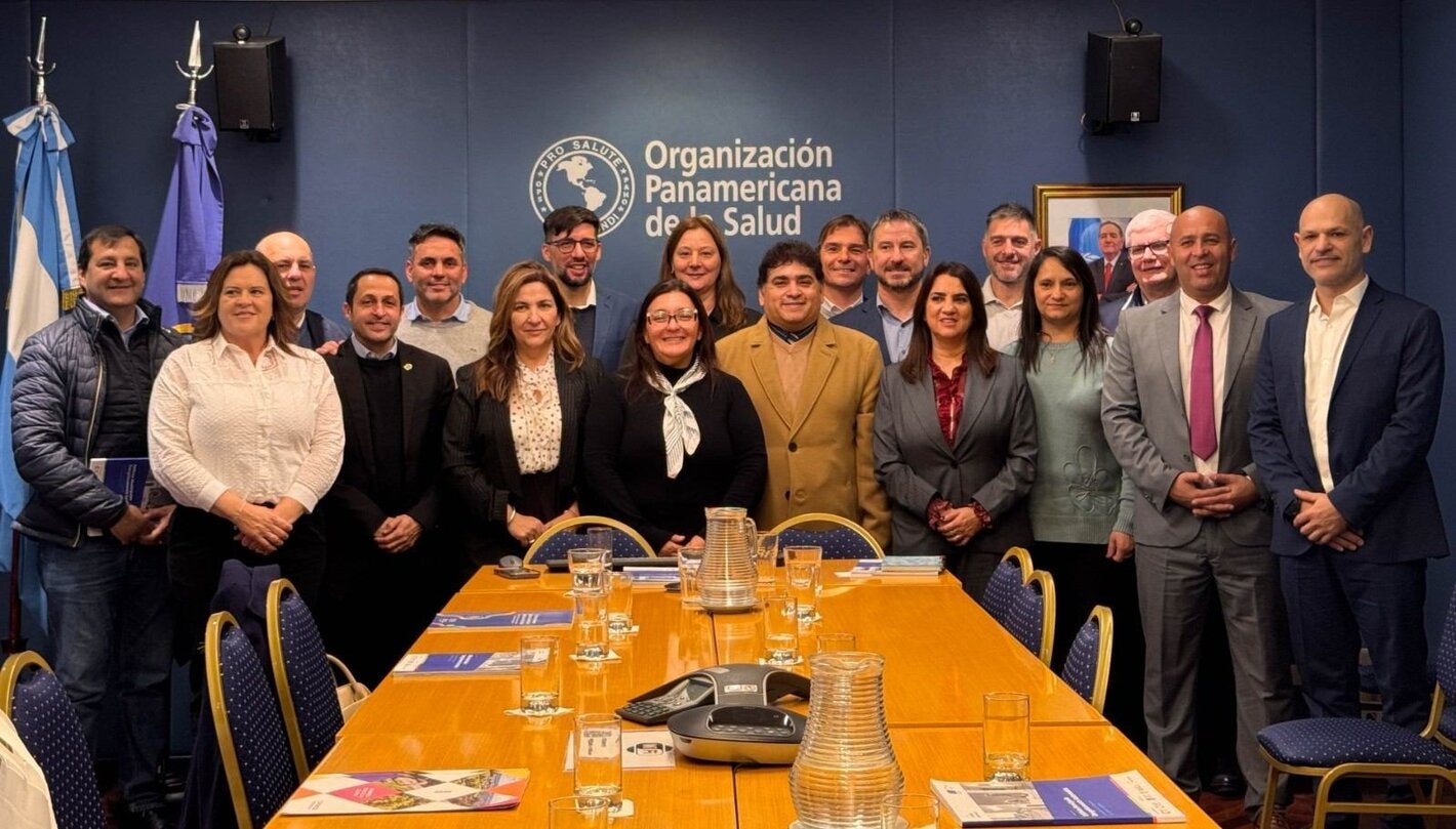 Foto con los participantes de la reunión