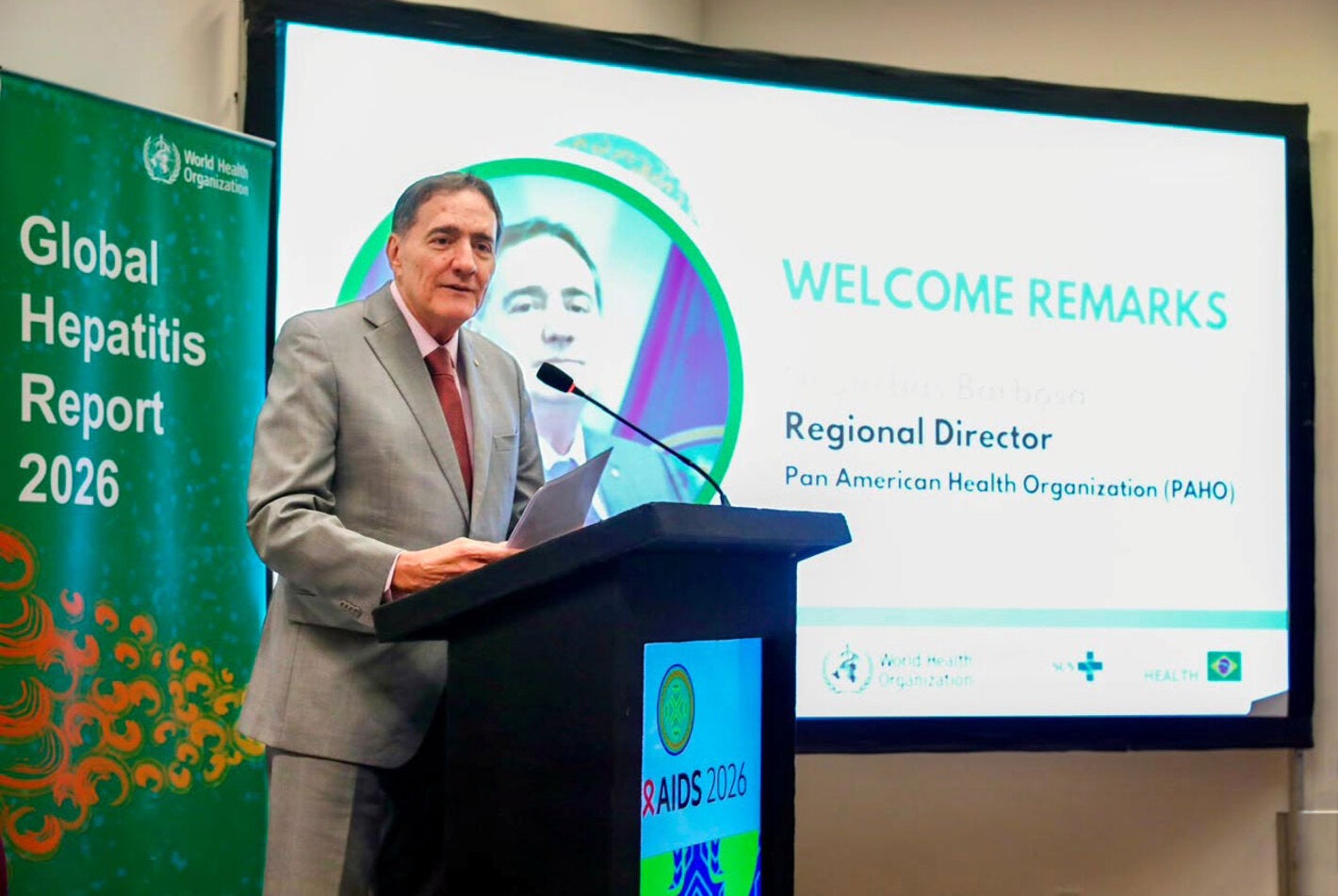 Dr. Jarbas Barbosa is participating in a session where Brazil is presenting the dossier to request validation of the elimination of mother-to-child transmission of hepatitis B as a public health problem.