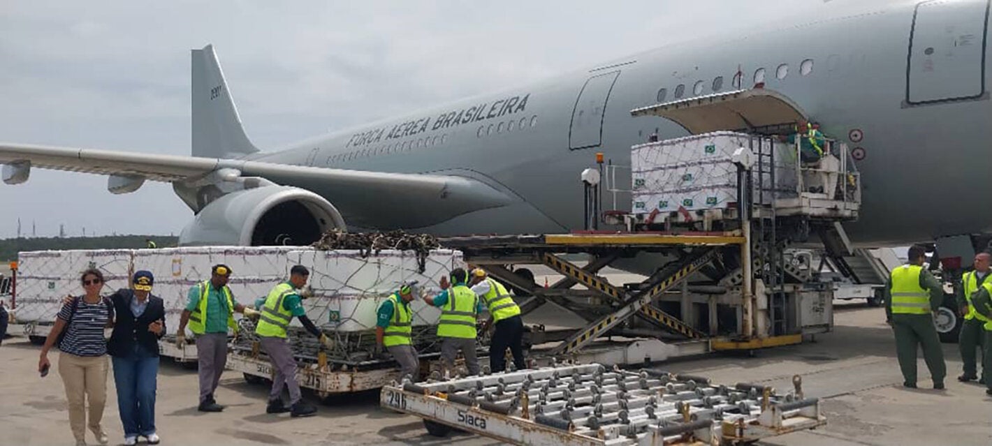 Vacunas donadas por Brasil arriban al aeropuerto internacional de Maiquetía