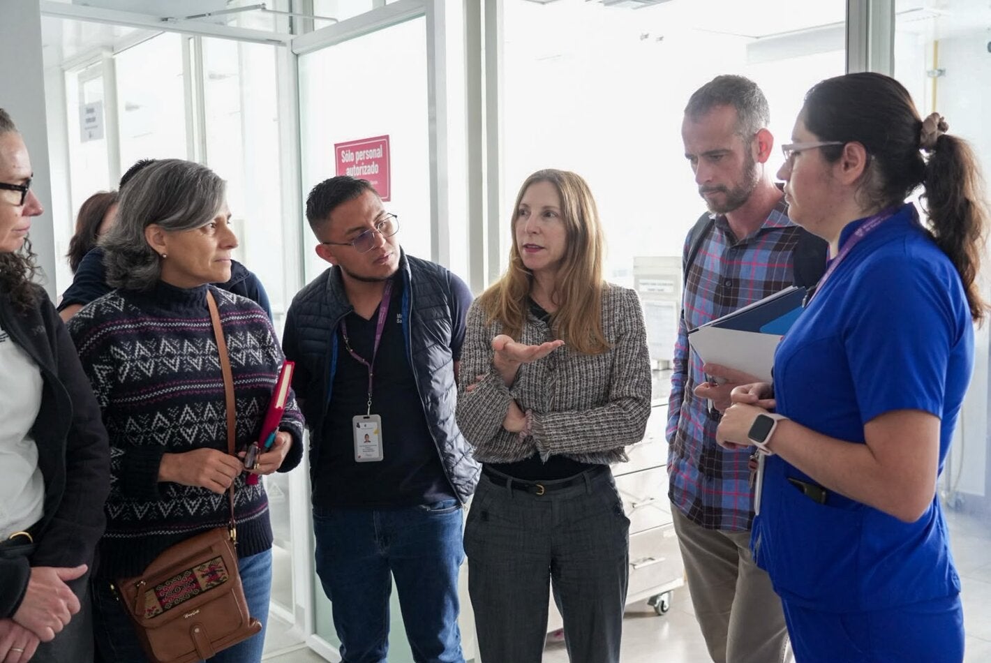 Equipo de la misión regional y de la oficina país visitan unidades de salud en Ecuador en el marco de la estrategia de eliminación del VIH