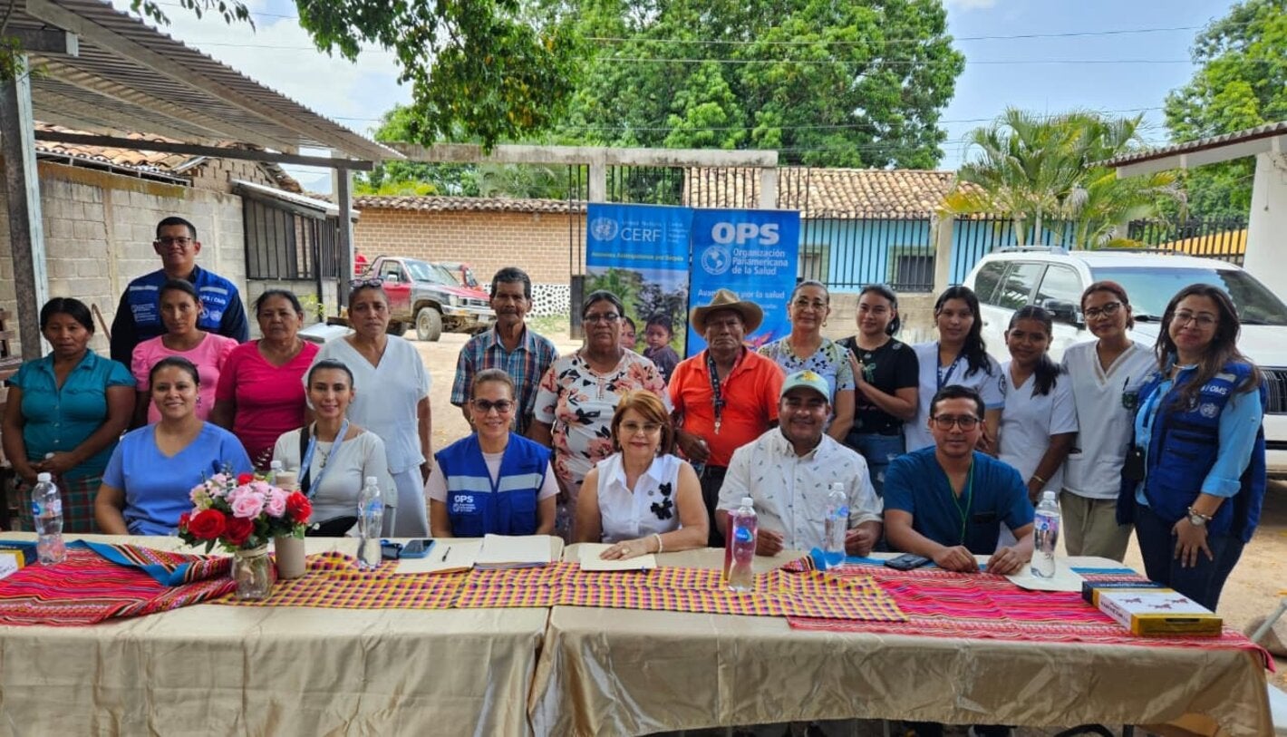 OPS SESAL y comunidad en entrega en Reitoca