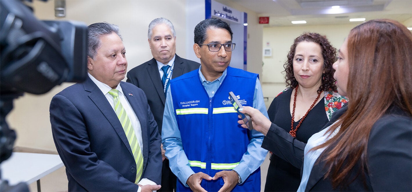 Entrevistas a autoridades del país y equipos técnicos en la capacitación en las metodologías y herramientas de la Iniciativa de Hospitales Resilientes