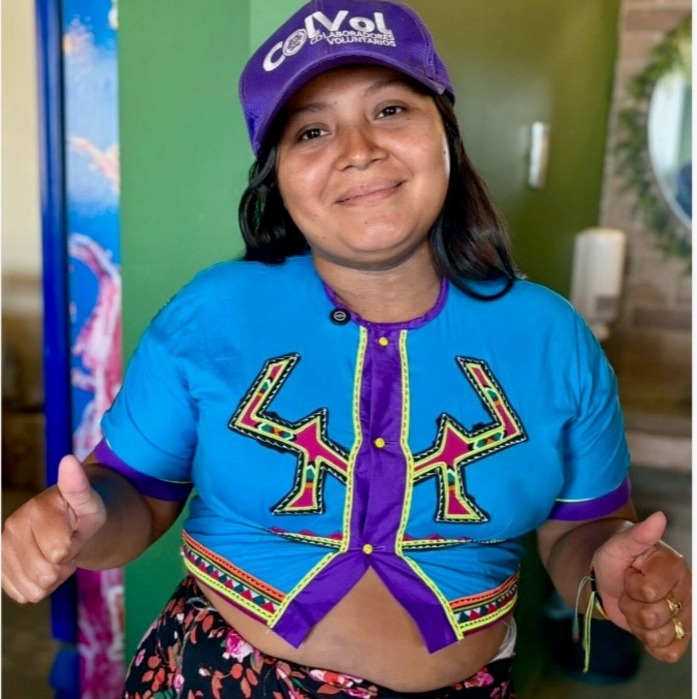 mujer indigena embera sonriendo