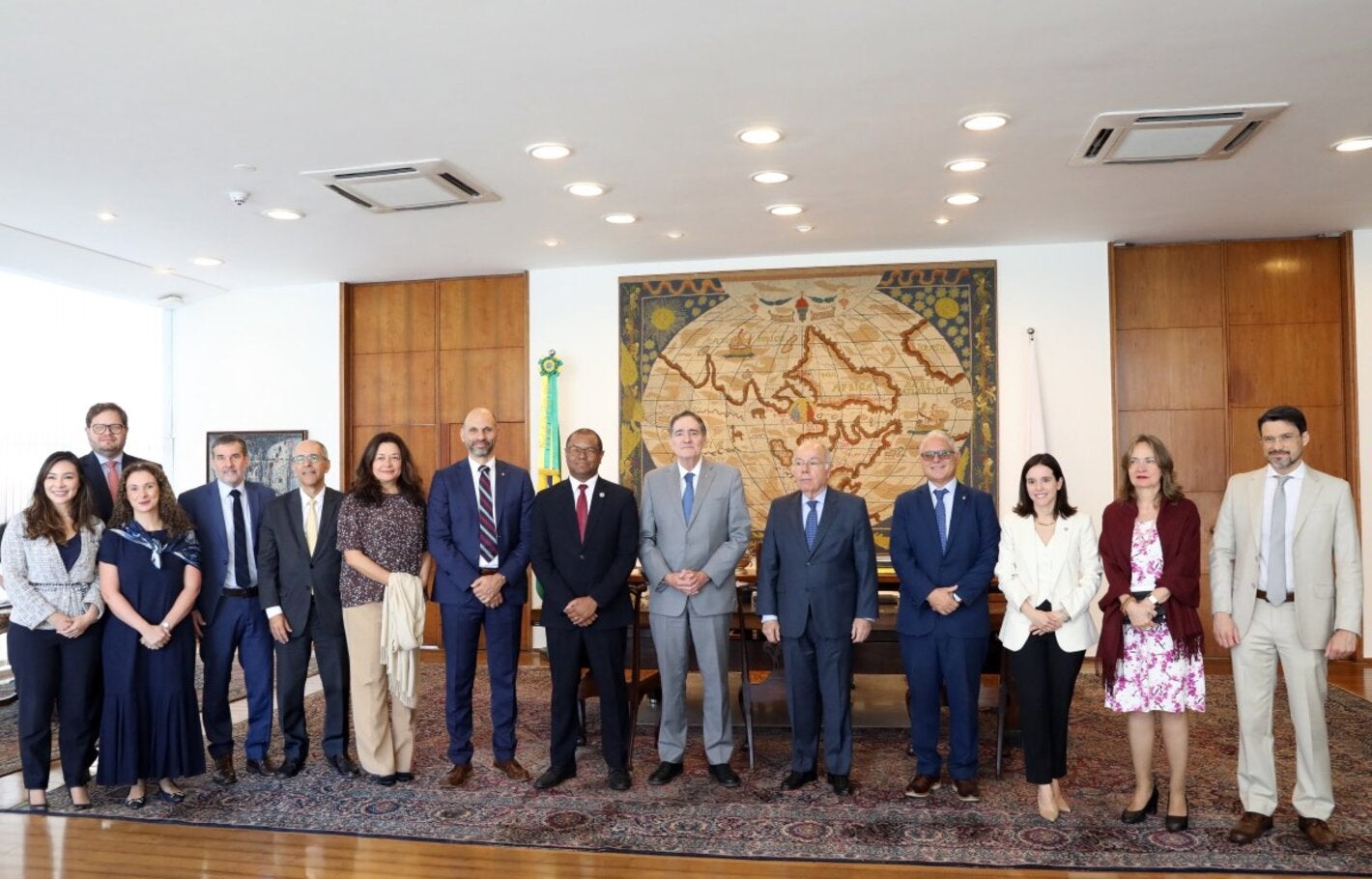Officials from the Brazilian government, PAHO/WHO, and BIREME during the signing ceremony for the BIREME Headquarters Agreement at the Itamaraty Palace in Brasília. Photo: Karina Zambrana/PAHO/WHO.