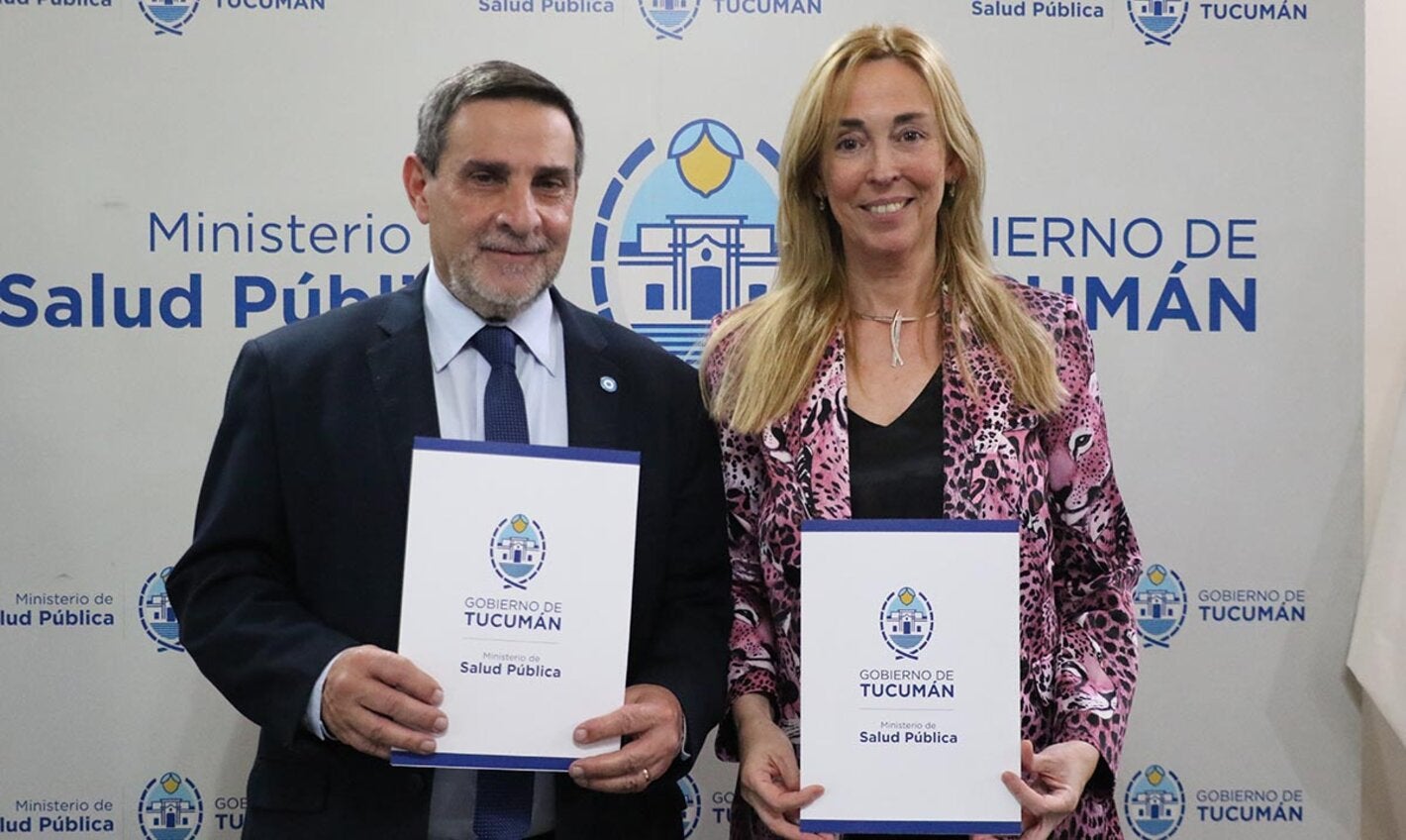 Foto de la firma del acuerdo