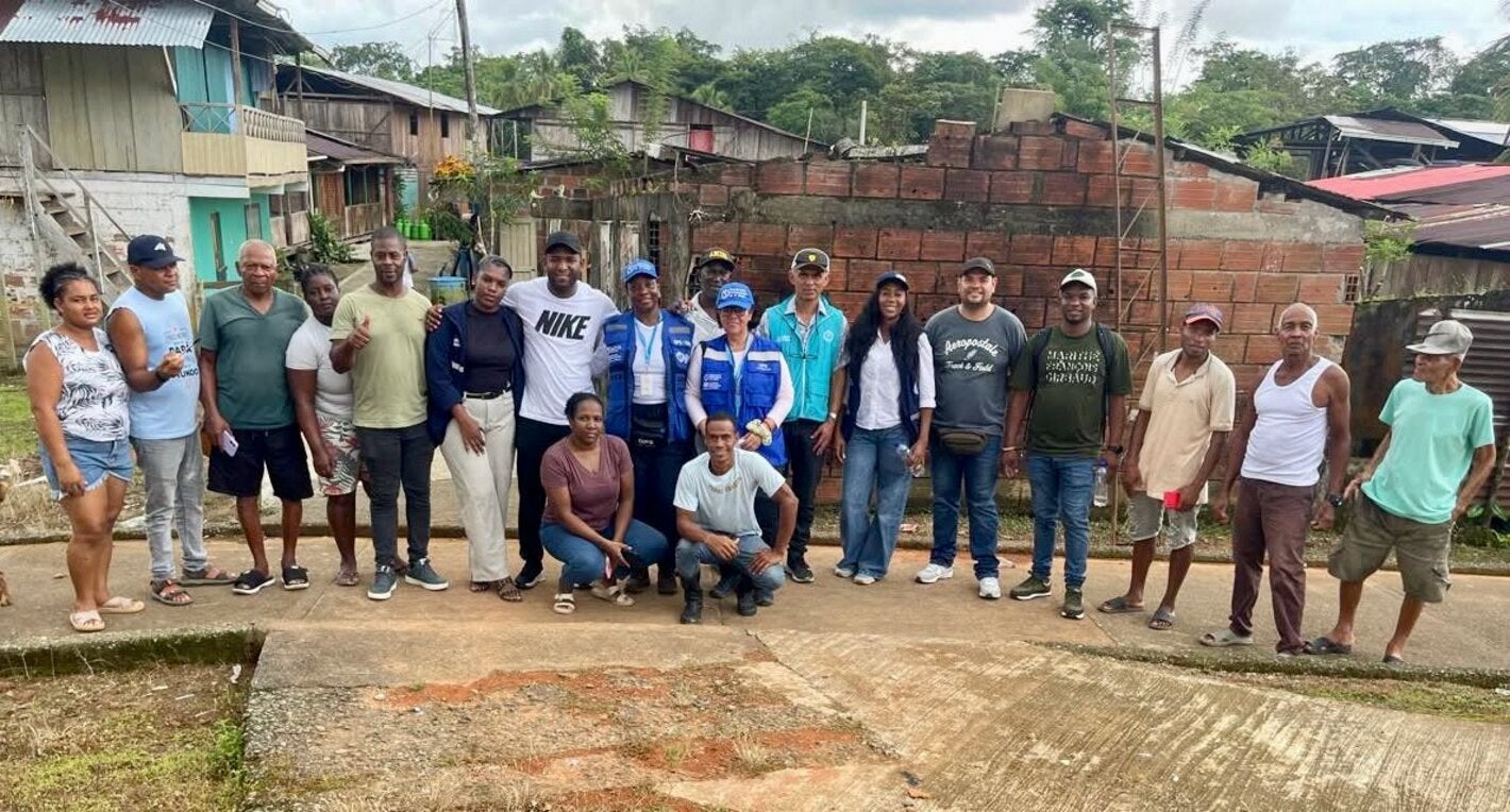 grupo de personas posando