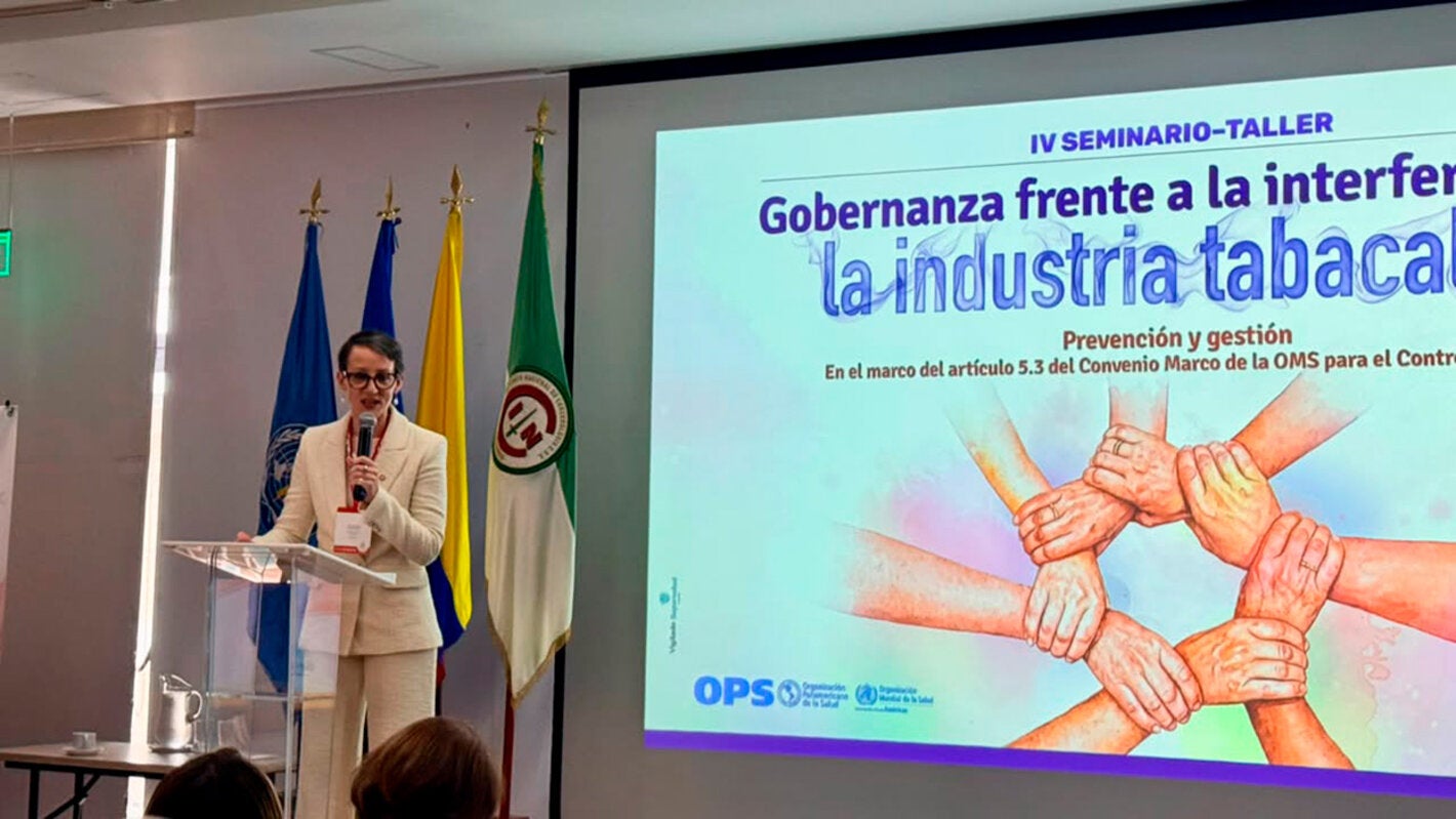 persona presentando 