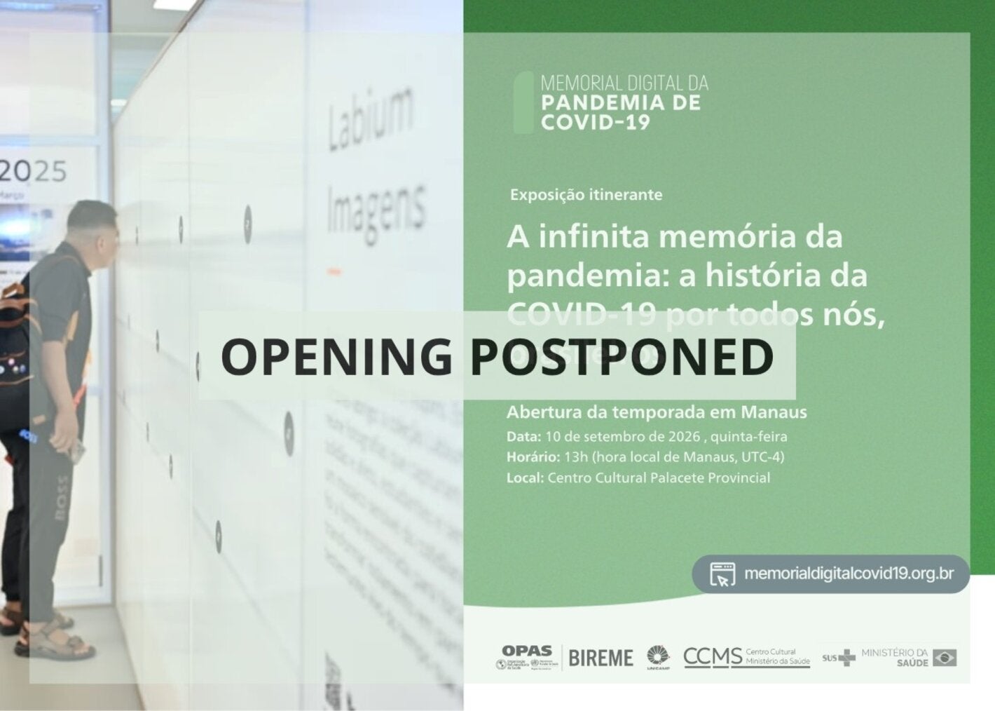 Promotional card announces the postponement of the opening in Manaus of the traveling exhibition “The Infinite Memory of the Pandemic: The History of COVID-19 Told by All of Us, Brazilians.” The image shows a visitor standing in front of one of the exhibition installations.