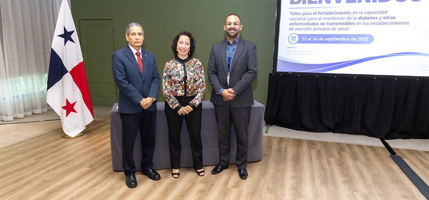 Fotografía protocolar en al acto inicial de apertura del “Taller para el fortalecimiento de la capacidad nacional para el monitoreo de la diabetes y otras enfermedades no transmisibles (ENT) en los establecimientos de atención primaria de salud (APS)”, en la Ciudad de Panamá. 