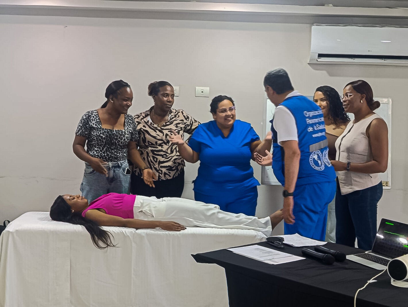 grupo de personas en capacitacion
