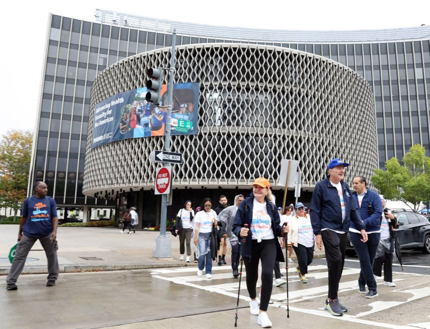 PAHO building in yhe vakground - Beginning of the Walk for Health 2026