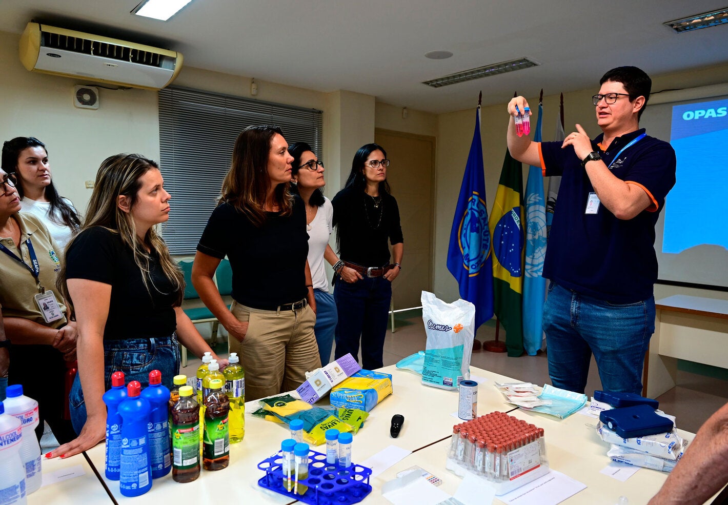 participantes de la SEAPPADI-RJ en el ejercicio práctico en PANAFTOSA 