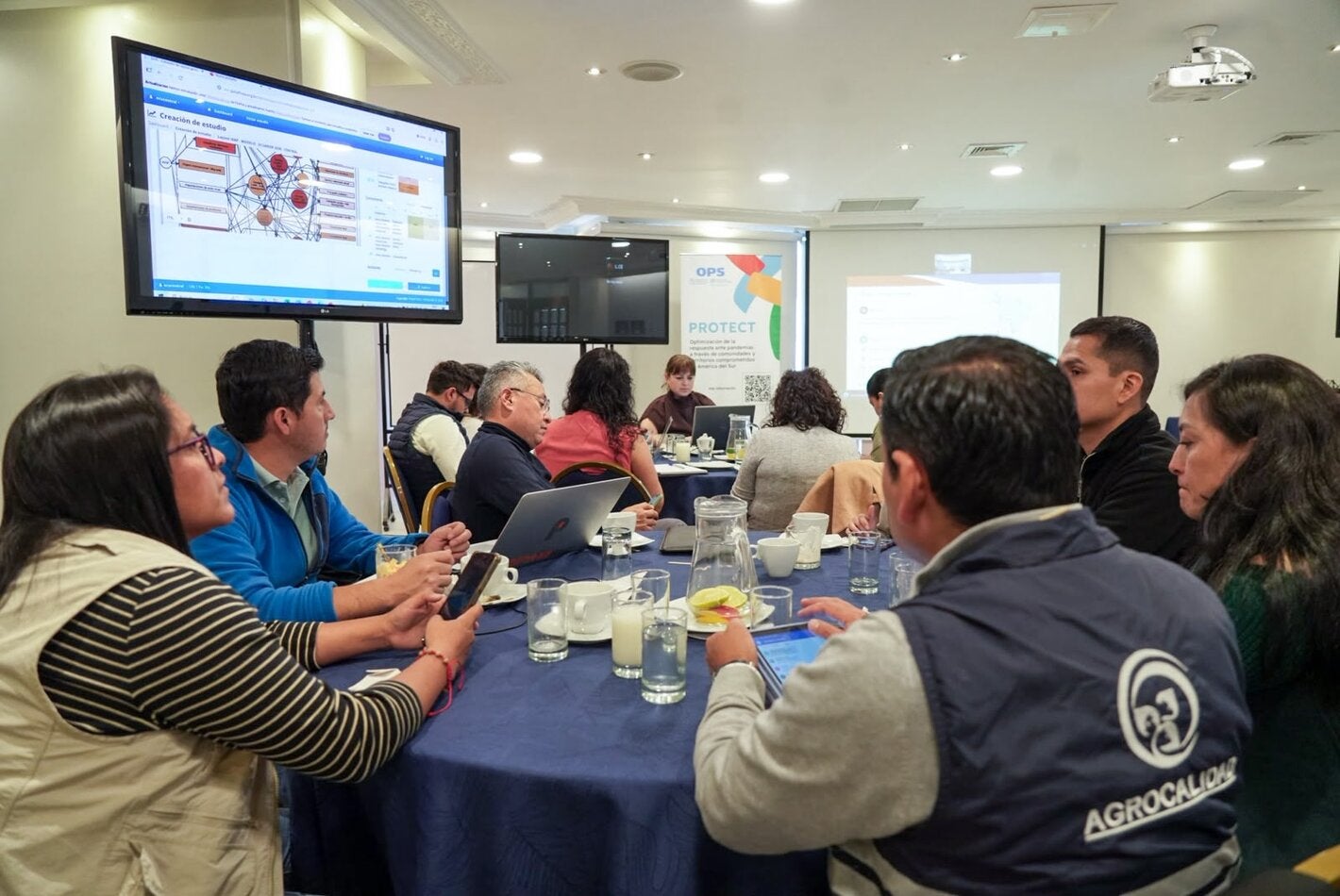 Participantes de la Evaluación de Riesgos de Influenza Aviar en Ecuador