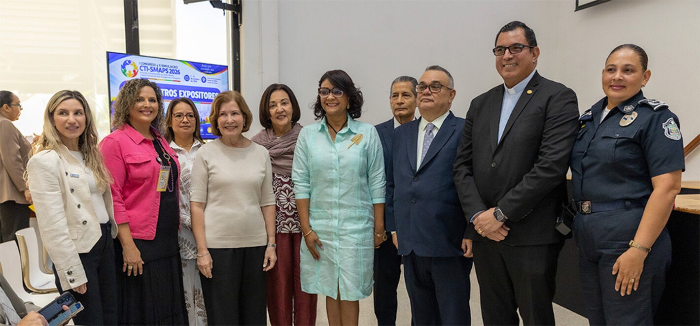 Fotografía grupal de autoridades presentes en el I Congreso Nacional de Salud Mental y Apoyo Psicosocial.