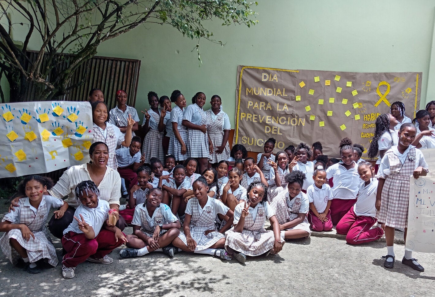 grupo de jovenes de un colegio