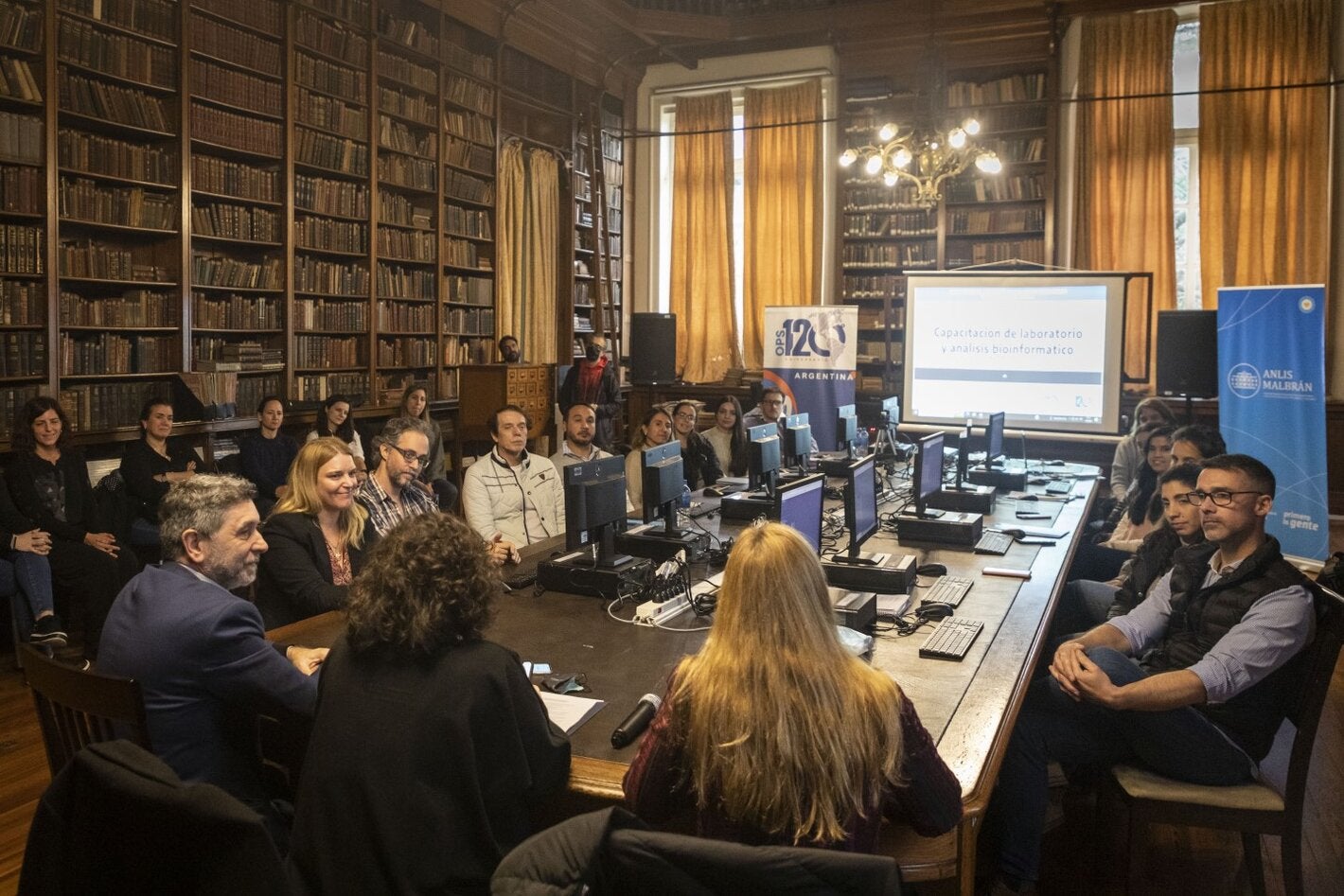 La representante de OPS/OMS en Argentina, Eva Jané Llopis, durante la capacitación. Foto: gentileza ANLIS Malbrán.