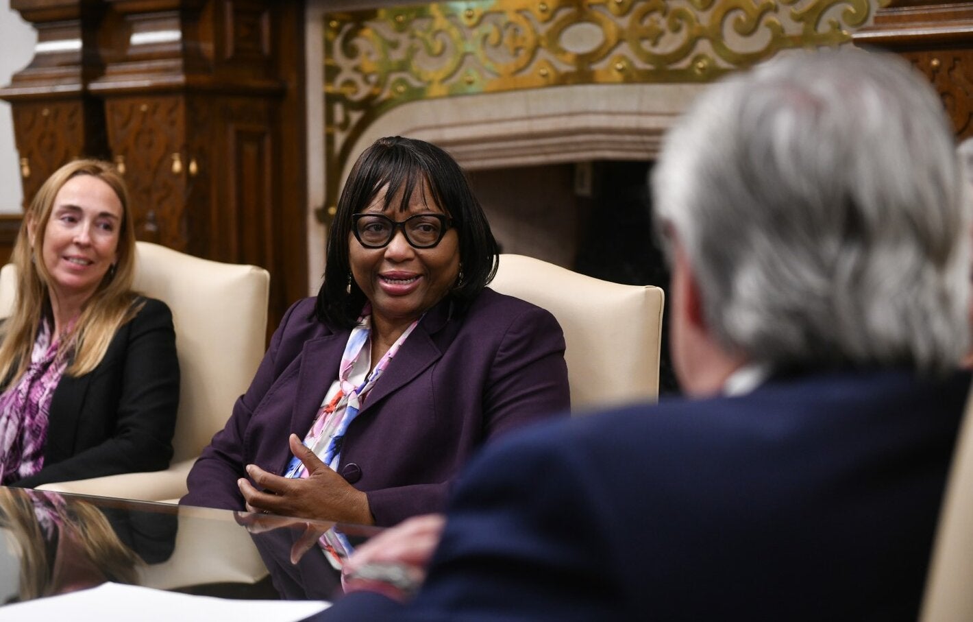 La Directora de la OPS, Carissa F. Etienne, junto a la representante de OPS/OMS en Argentina, Eva Jané Llopis, durante la reunión.