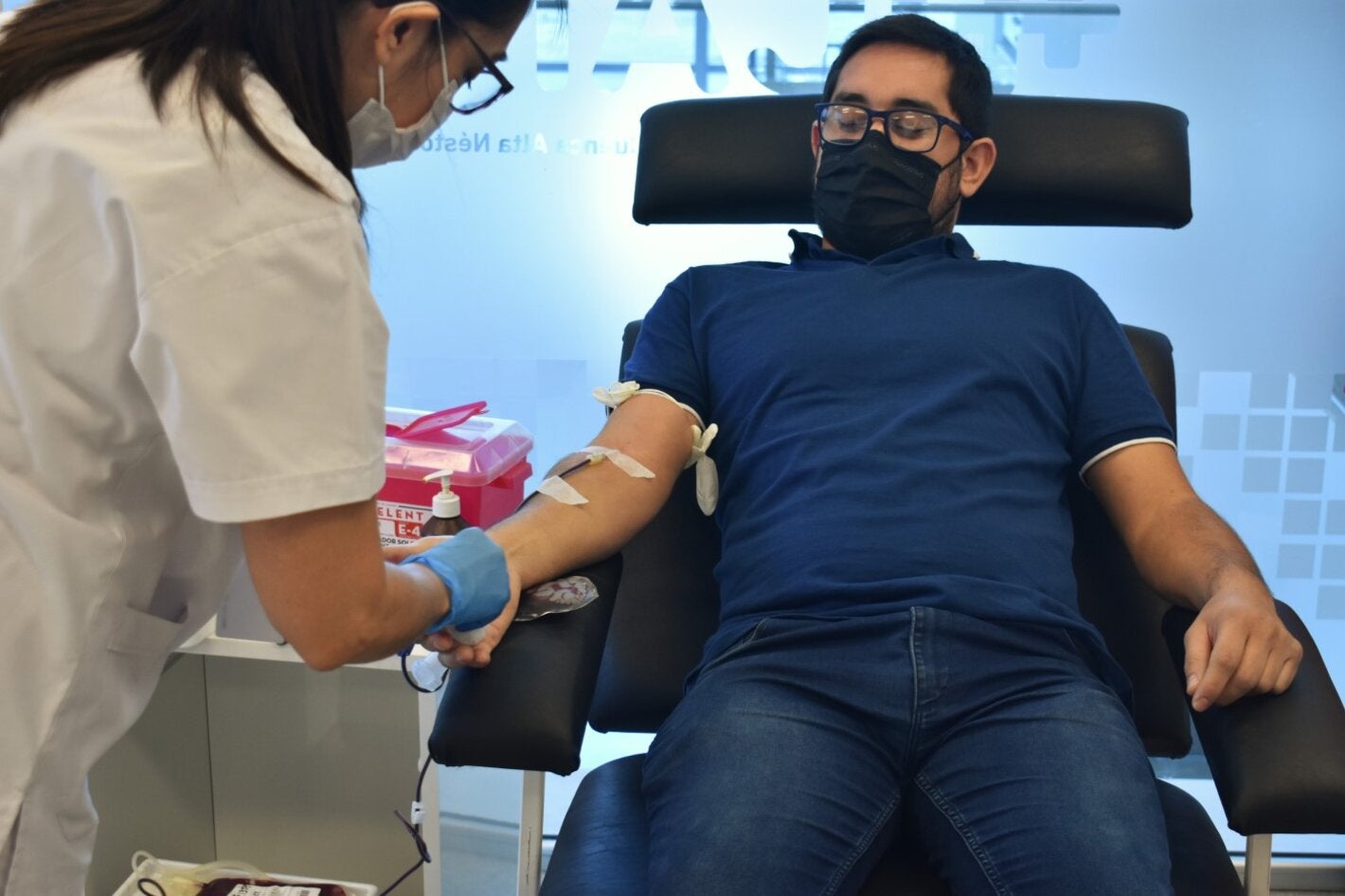 Donantes voluntarios, clave para el acceso equitativo a sangre segura  cuando se necesita - OPS/OMS | Organización Panamericana de la Salud, image size:1420x946