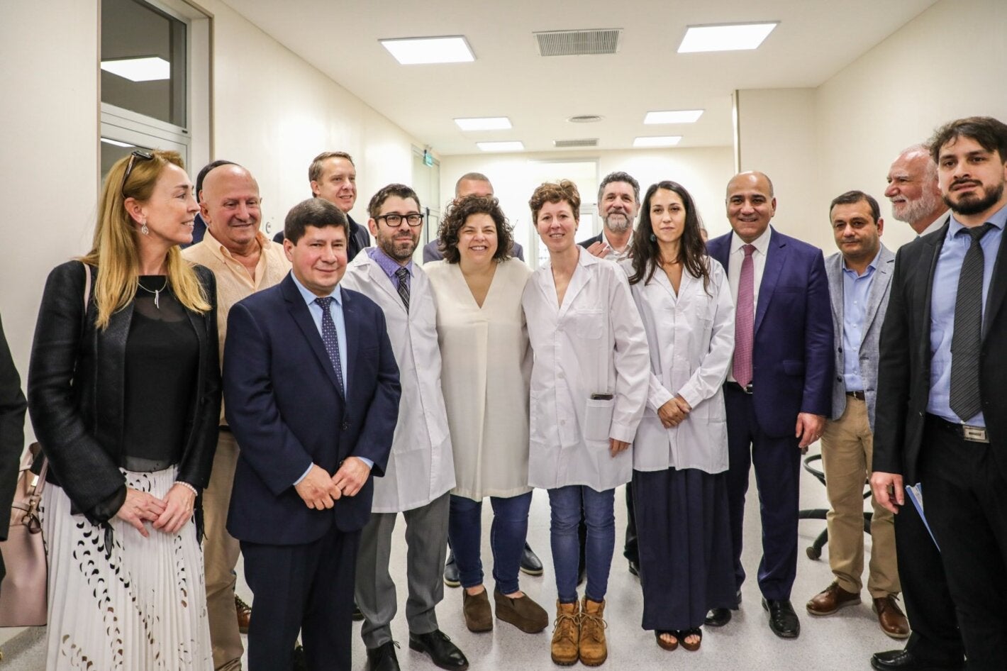 La representante de OPS/OMS en Argentina, Eva Jané Llopis, junto a autoridades durante la inauguración del Campus. Foto: gentileza ANLIS Malbrán