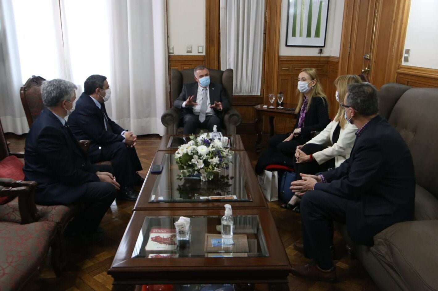 La representante de OPS/OMS en Argentina, Eva Jané Llopis, junto al gobernador de la provincia y el ministro de Salud. Foto: gentileza Prensa Ministerio de Salud Pública de Tucumán.