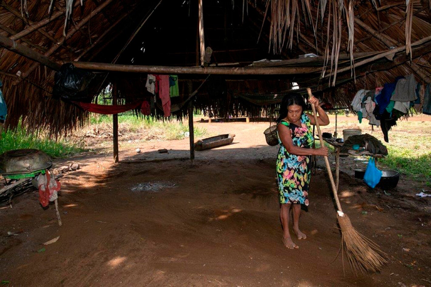 Brasil trabalha para avançar no controle do bicho-de-pé, com colaboração da OPAS