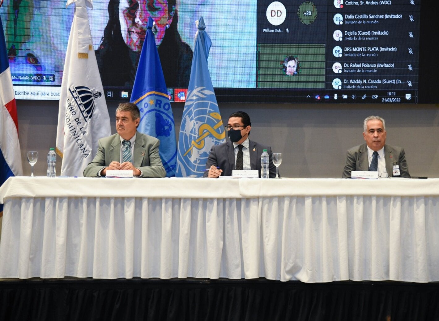 Autoridades del Ministerio Público junto a representante de OPS, durante encuentro.