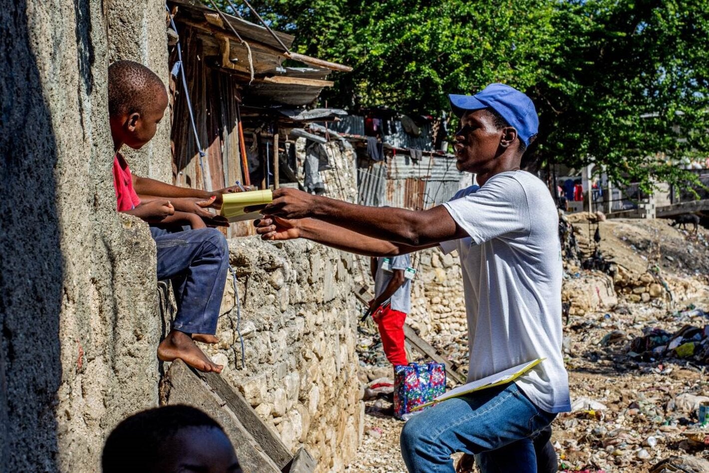 Image of a youth volunteer for sensibilisation of vaccination in Haiti