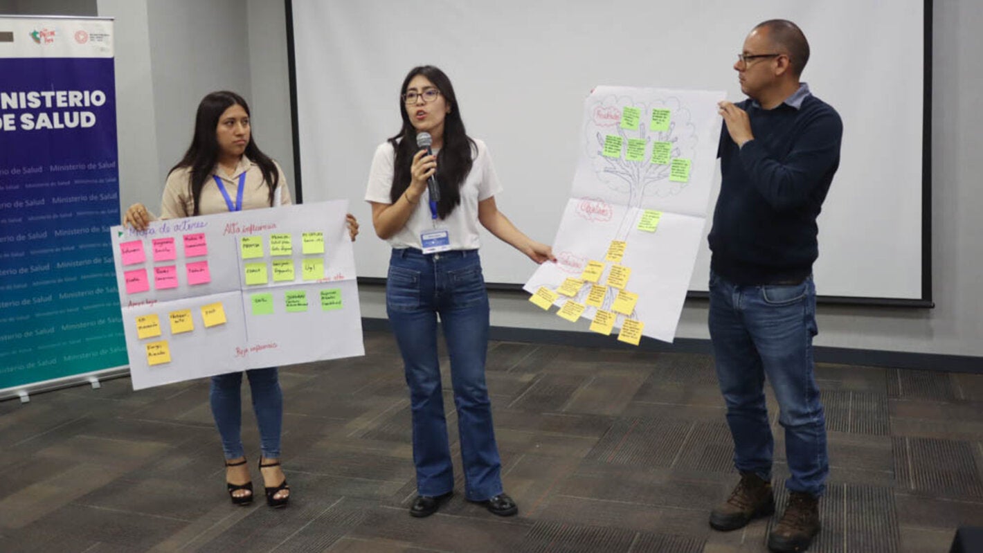 Presentación de la estrategia de comunicación diseñada por los participantes del taller de comunicación de riesgo y participación comunitaria