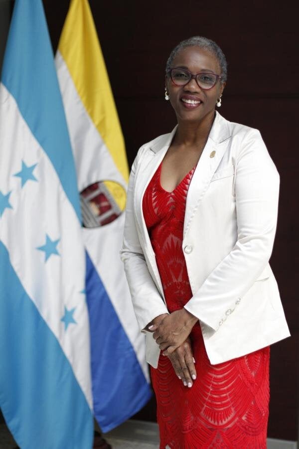 Master Perla Simón, Decada de la Facultad de Ciencias Médicas HND