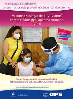 Madre acompañado a su hija para recibir vacuna de VPH