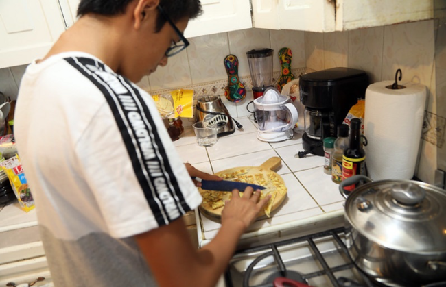 Rodrigo en la cocina