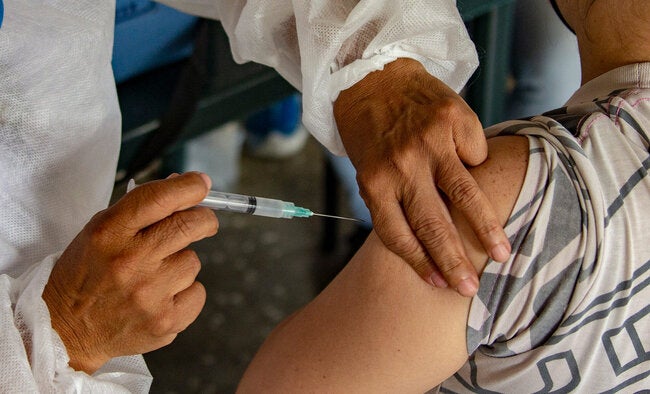 Recomendación de la OPS/OMS ante la aplicación de tercera dosis de vacuna  contra la COVID-19 - OPS/OMS | Organización Panamericana de la Salud