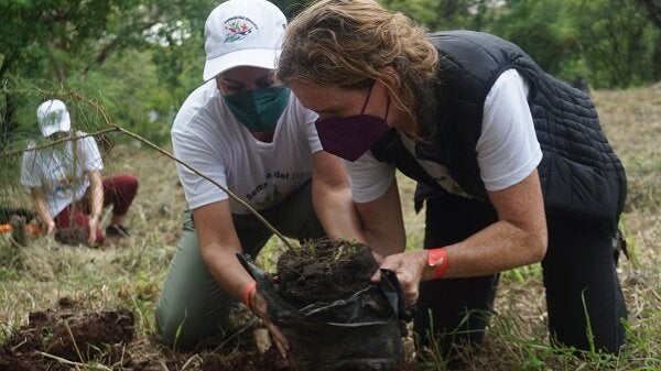 We celebrate PAHO Wellness Week and 120th Anniversary by planting 120 trees in a symbolic garden – PAHO/WHO